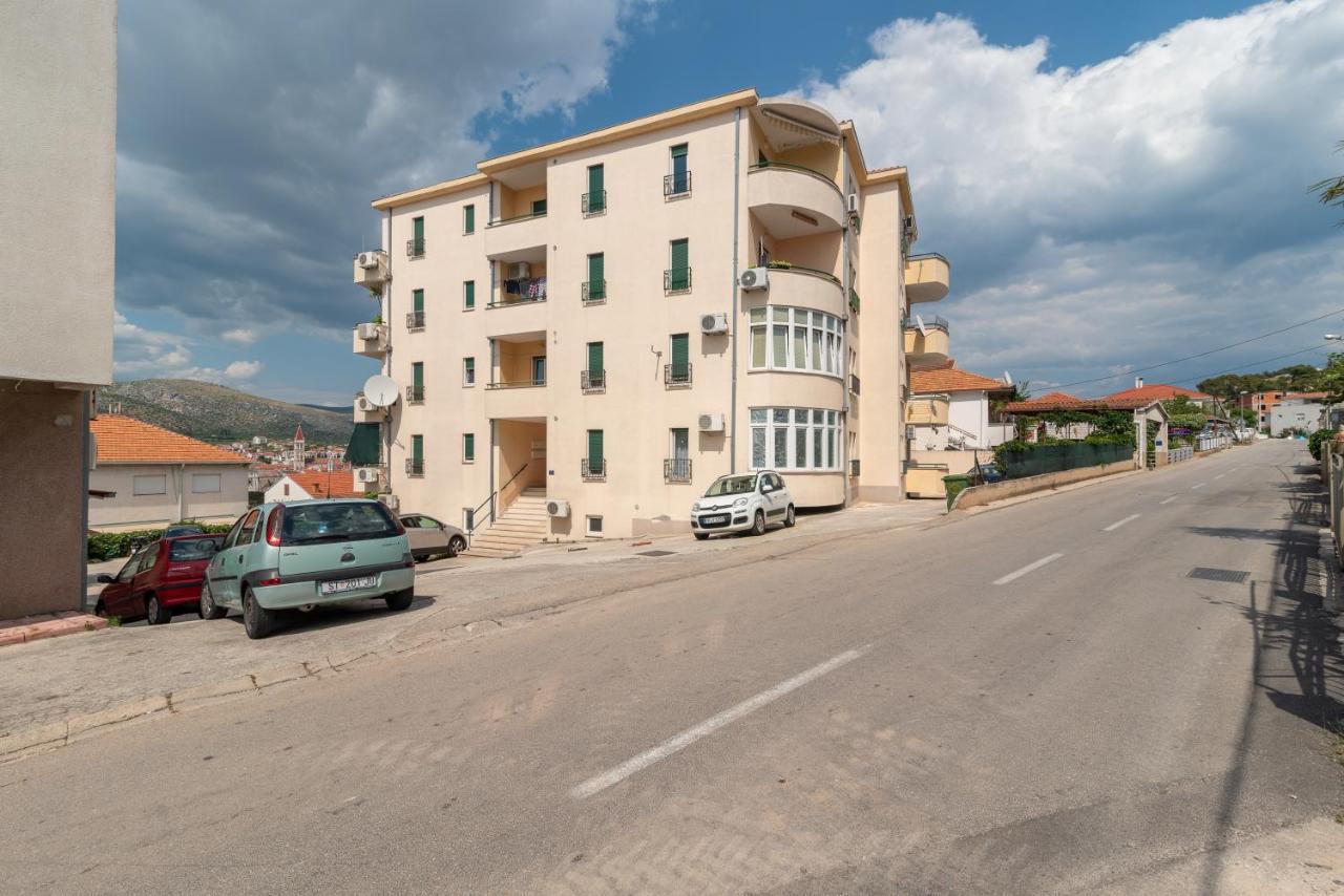 Apartman Dildo Apartment Trogir Exterior photo