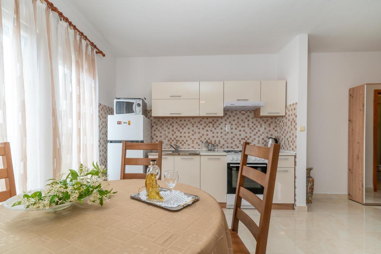 Apartman Dildo Apartment Trogir Exterior photo